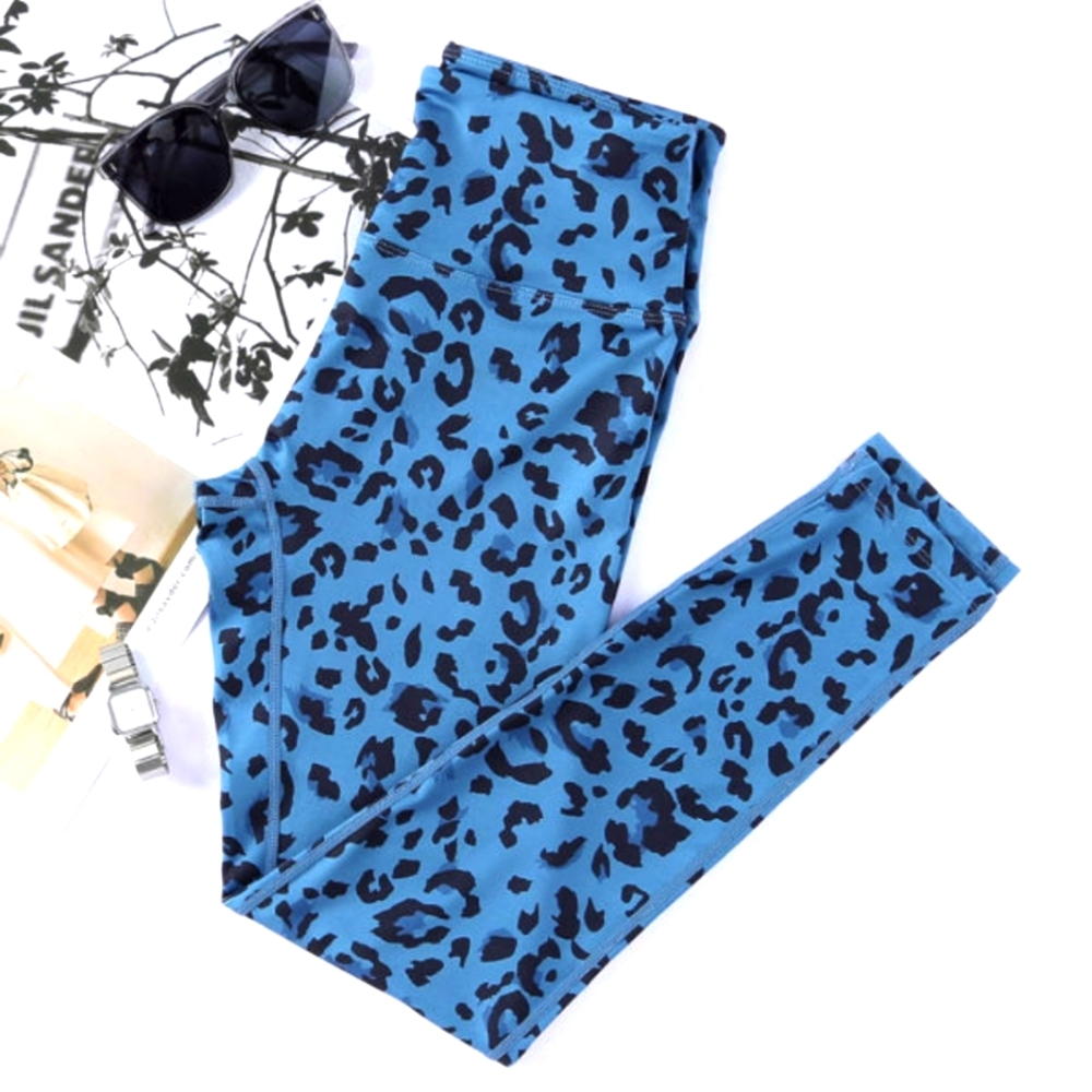 🎉HP🎉 BLUE LEOPARD LEGGINGS